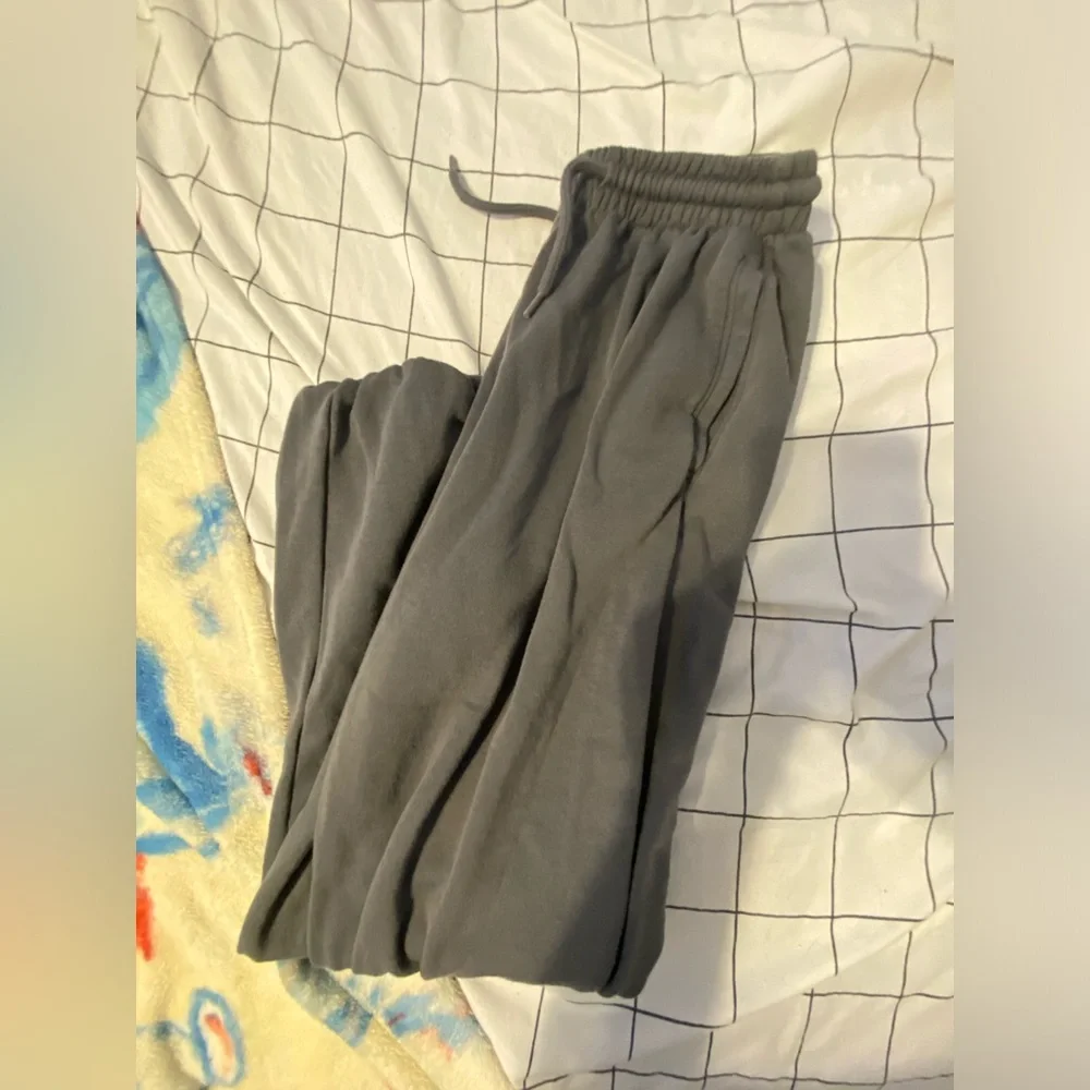 h&m sweatpants - Picture 3 of 3